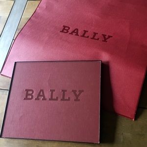 Bally shopping bag in custom glass free frame